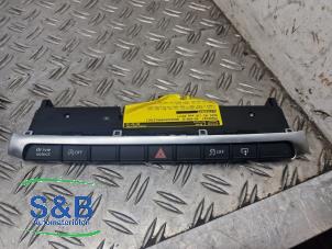 Używane Przelacznik swiatel awaryjnych Audi A3 Sportback (8VA/8VF) 1.5 TFSI 16V Cena € 45,00 Procedura marży oferowane przez Schaap & Bron