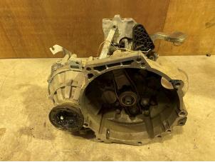 Gebruikte Versnellingsbak Volkswagen Golf VI (5K1) 2.0 TDI 16V Prijs € 200,00 Margeregeling aangeboden door F. van den Mosselaar autodemontage