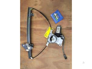 Gebruikte Ruitmechaniek 2Deurs rechts-voor Nissan Almera (N16) 1.5 16V Prijs € 22,50 Margeregeling aangeboden door F. van den Mosselaar autodemontage