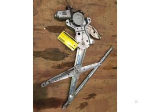 Gebruikte Ruitmechaniek 4Deurs rechts-voor Daihatsu Sirion/Storia (M1) 1.3 16V DVVT Prijs € 17,50 Margeregeling aangeboden door F. van den Mosselaar autodemontage