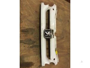 Begagnade Grill Peugeot Partner 1.9 D Pris € 25,00 Marginaltabell erbjuds av F. van den Mosselaar autodemontage