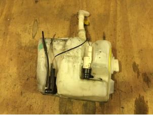 Begagnade Spolartank, vindruta Renault Espace (JK) 2.0 16V Pris € 35,00 Marginaltabell erbjuds av F. van den Mosselaar autodemontage