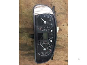 Begagnade Instrumentpanel Renault Laguna II (BG) 1.8 16V Pris € 25,00 Marginaltabell erbjuds av F. van den Mosselaar autodemontage