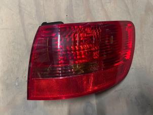 Begagnade Baklykta, höger Audi A6 Avant (C6) 3.0 TDI V6 24V Quattro Pris € 25,00 Marginaltabell erbjuds av F. van den Mosselaar autodemontage