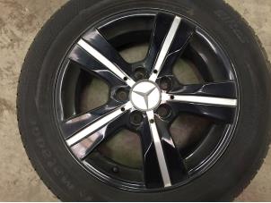 Begagnade Hjuluppsättning + däck Mercedes A (W169) 1.5 A-150 5-Drs. Pris € 200,00 Marginaltabell erbjuds av F. van den Mosselaar autodemontage