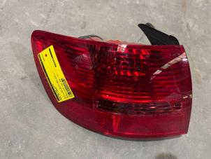Begagnade Baklykta, vänster Audi A6 Avant (C6) 2.0 TDI 16V Pris € 25,00 Marginaltabell erbjuds av F. van den Mosselaar autodemontage