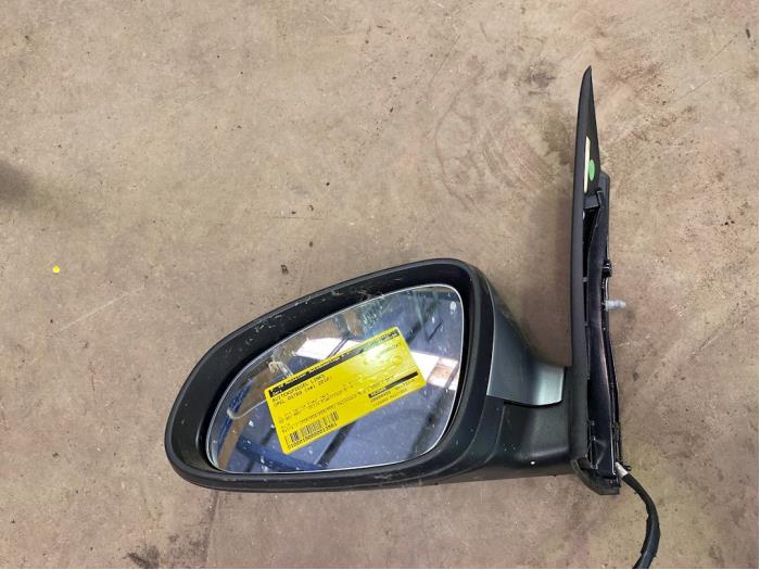 Buitenspiegel links van een Opel Astra J (PC6/PD6/PE6/PF6) 2.0 CDTI 16V 160 Ecotec 2010