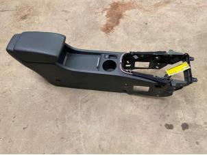 Begagnade Mittkonsol Opel Astra J (PC6/PD6/PE6/PF6) 2.0 CDTI 16V 160 Ecotec Pris € 50,00 Marginaltabell erbjuds av F. van den Mosselaar autodemontage