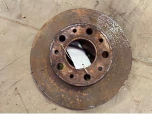 Begagnade Främre bromsskiva Fiat Ducato (250) 2.2 D 100 Multijet Euro 4 Pris € 20,00 Marginaltabell erbjuds av F. van den Mosselaar autodemontage