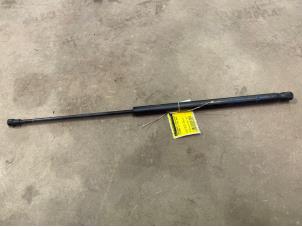 Gebruikte Kofferdekseldemper links-achter Citroen C1 1.0 12V Prijs € 7,50 Margeregeling aangeboden door F. van den Mosselaar autodemontage