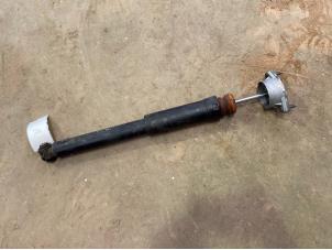 Gebruikte Schokdemper links-achter Mercedes E (W212) E-250 CDI 16V BlueEfficiency Prijs € 25,00 Margeregeling aangeboden door F. van den Mosselaar autodemontage