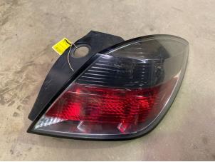 Gebruikte Achterlicht rechts Opel Astra H GTC (L08) 1.9 CDTi 120 Prijs € 25,00 Margeregeling aangeboden door F. van den Mosselaar autodemontage