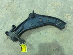 Używane Wahacz zawieszenia lewy przód Mini Mini (R56) 1.6 16V Cooper S Cena € 45,00 Procedura marży oferowane przez F. van den Mosselaar autodemontage