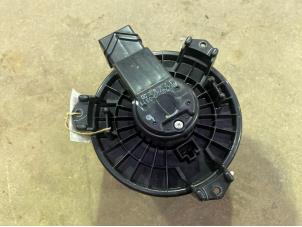 Begagnade Fläktmotor för uppvärmning och ventilation Suzuki Swift (ZA/ZC/ZD1/2/3/9) 1.3 VVT 16V Pris € 25,00 Marginaltabell erbjuds av F. van den Mosselaar autodemontage