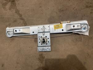 Begagnade Fönstermekanism för bakre dörr, 4-dörrars, höger Opel Corsa D 1.3 CDTi 16V ecoFLEX Pris € 20,00 Marginaltabell erbjuds av F. van den Mosselaar autodemontage