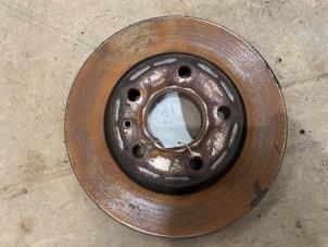 Używane Tarcza hamulcowa przód Volkswagen Caddy III (2KA,2KH,2CA,2CH) 2.0 SDI Cena € 20,00 Procedura marży oferowane przez F. van den Mosselaar autodemontage