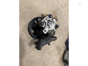 Gebruikte Stuurbekrachtiging Pomp Hyundai Santa Fe I 2.0 CRDi 16V 4x2 Prijs € 50,00 Margeregeling aangeboden door F. van den Mosselaar autodemontage