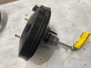 Begagnade Bromsservo Renault Twingo III (AH) 1.0 SCe 70 12V Pris € 35,00 Marginaltabell erbjuds av F. van den Mosselaar autodemontage