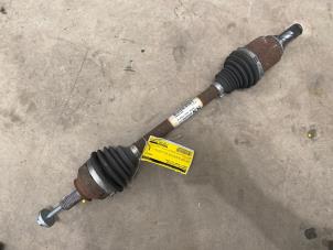 Begagnade Drivaxel, vänster bak Renault Twingo III (AH) 1.0 SCe 70 12V Pris € 75,00 Marginaltabell erbjuds av F. van den Mosselaar autodemontage