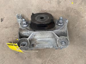 Begagnade Motorfäste Renault Twingo III (AH) 1.0 SCe 70 12V Pris € 20,00 Marginaltabell erbjuds av F. van den Mosselaar autodemontage