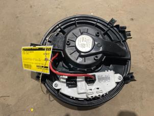 Begagnade Fläktmotor för uppvärmning och ventilation Volkswagen Golf VII (AUA) 2.0 R 4Motion 16V Pris € 50,00 Marginaltabell erbjuds av F. van den Mosselaar autodemontage