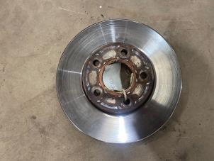 Begagnade Främre bromsskiva Ford Focus 3 1.6 Ti-VCT 16V 105 Pris € 20,00 Marginaltabell erbjuds av F. van den Mosselaar autodemontage