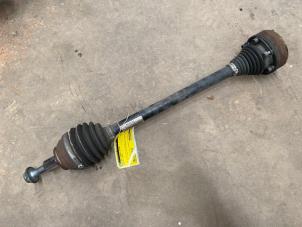 Begagnade Drivaxel, höger bak Audi RS 3 Limousine (8VS/8VM) 2.5 TFSI 20V Quattro Pris € 100,00 Marginaltabell erbjuds av F. van den Mosselaar autodemontage