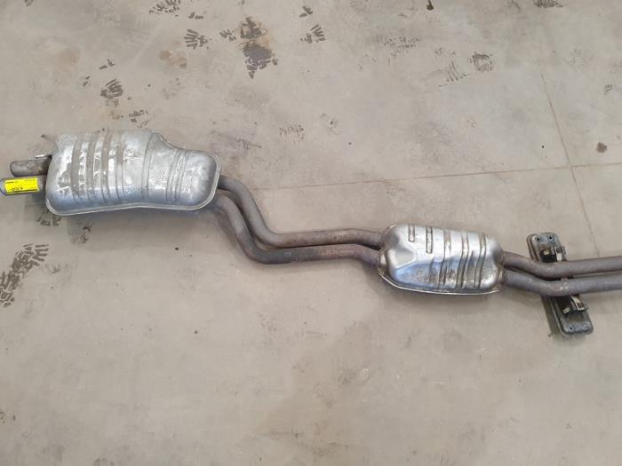 Avgassystem (komplett) från en BMW 3 serie (E46/4) 330d 24V