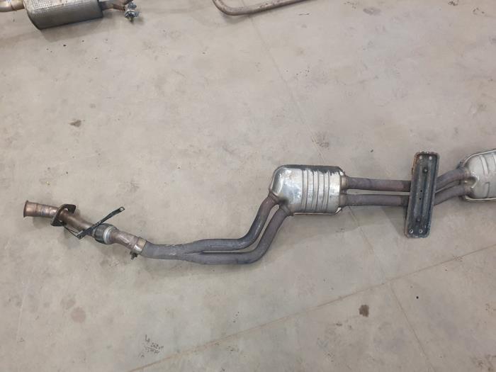 Avgassystem (komplett) från en BMW 3 serie (E46/4) 330d 24V