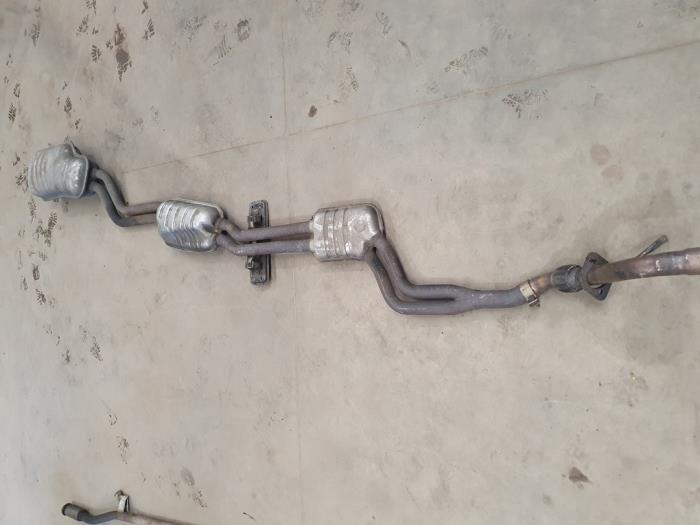 Avgassystem (komplett) från en BMW 3 serie (E46/4) 330d 24V