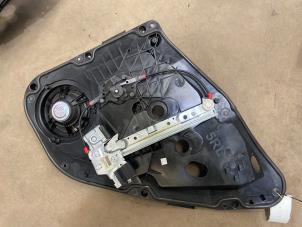 Gebruikte Ruitmechaniek 4Deurs links-achter Ford Fiesta 6 (JA8) 1.0 EcoBoost 12V 100 Van Prijs € 17,50 Margeregeling aangeboden door F. van den Mosselaar autodemontage