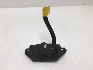 Gebruikte Slotmechaniek Motorkap Ford C-Max (DXA) 1.5 TDCi 120 16V Prijs € 15,00 Margeregeling aangeboden door F. van den Mosselaar autodemontage