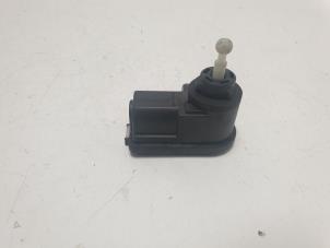 Begagnade Strålkastarmotor Ford Focus 1 1.6 16V Pris € 8,50 Marginaltabell erbjuds av F. van den Mosselaar autodemontage