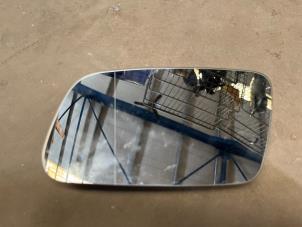 Begagnade Spegelglas, vänster Audi A3 (8L1) 1.6 Pris € 7,50 Marginaltabell erbjuds av F. van den Mosselaar autodemontage
