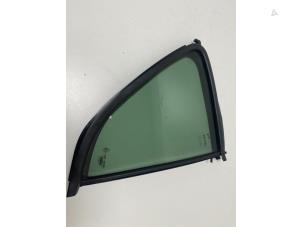 Begagnade Sidofönster, vänster höger bak Opel Agila (B) 1.2 16V Pris € 20,00 Marginaltabell erbjuds av F. van den Mosselaar autodemontage