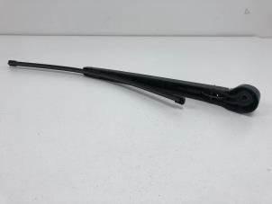 Begagnade Bakre torkararm Skoda Superb Combi (3V5) 1.6 TDI Pris € 8,50 Marginaltabell erbjuds av F. van den Mosselaar autodemontage