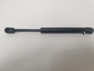 Gebruikte Amortisseur links-achter BMW 5 serie Touring (E61) 530d 24V Prijs € 10,00 Margeregeling aangeboden door F. van den Mosselaar autodemontage