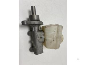 Gebruikte Hoofdremcilinder Dacia Duster (HS) 1.6 16V Prijs € 25,00 Margeregeling aangeboden door F. van den Mosselaar autodemontage