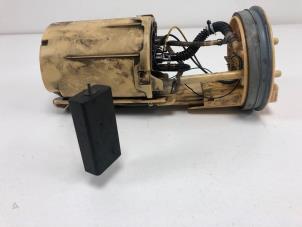 Gebruikte Tank element Pomp Volkswagen Sharan (7M8/M9/M6) 2.0 TDI Prijs € 35,00 Margeregeling aangeboden door F. van den Mosselaar autodemontage