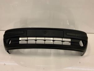 Begagnade Främre stötfångare Renault Laguna II (BG) 1.6 16V Pris € 35,00 Marginaltabell erbjuds av F. van den Mosselaar autodemontage