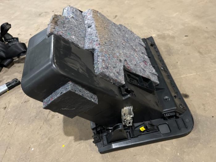 Handskfack från en Citroën C4 Berline (NC) 1.6 Hdi 90 2013