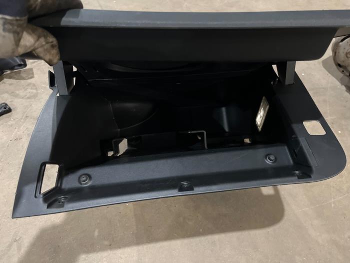 Handskfack från en Citroën C4 Berline (NC) 1.6 Hdi 90 2013