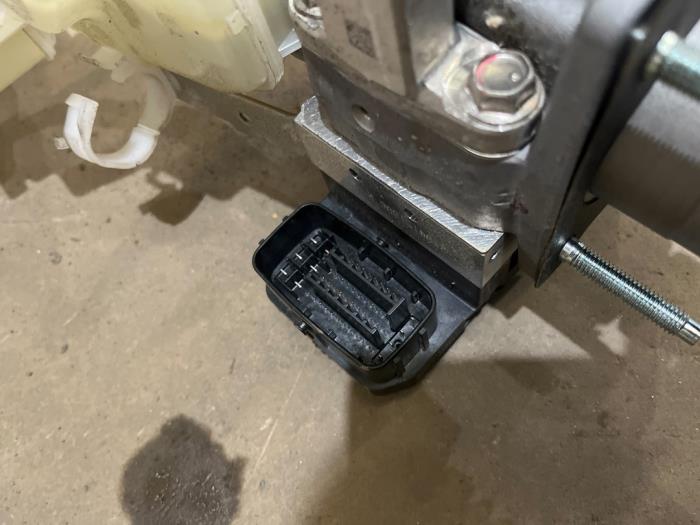 Glówny cylinder hamulcowy z Toyota Corolla Touring Sport (E21/EH1) 1.8 16V Hybrid 2021