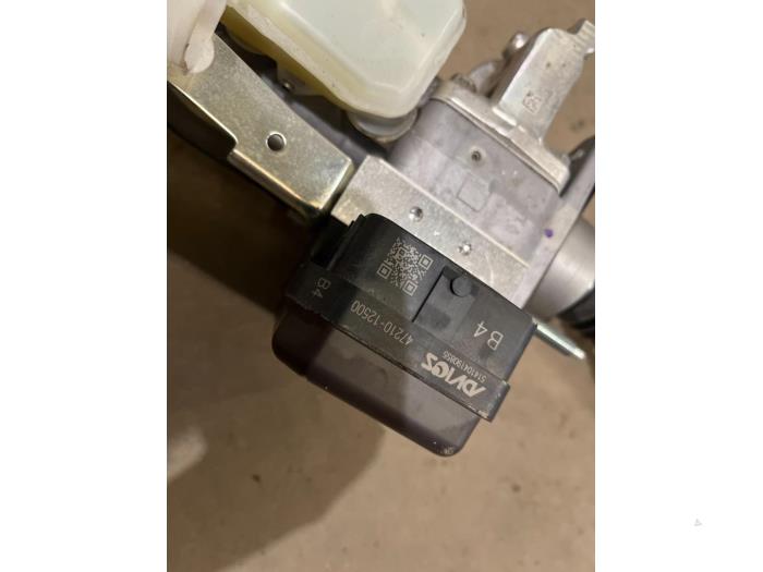 Glówny cylinder hamulcowy z Toyota Corolla Touring Sport (E21/EH1) 1.8 16V Hybrid 2021