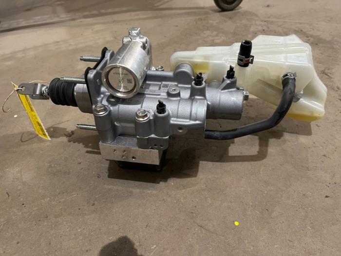 Glówny cylinder hamulcowy z Toyota Corolla Touring Sport (E21/EH1) 1.8 16V Hybrid 2021