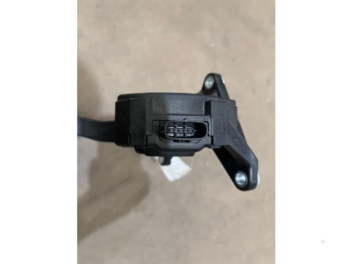 Gaspedal från en Toyota Corolla Touring Sport (E21/EH1) 1.8 16V Hybrid 2021