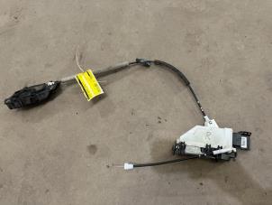 Gebruikte Deurslot Mechaniek 2Deurs rechts Peugeot Partner (GC/GF/GG/GJ/GK) 1.6 BlueHDI 75 Prijs € 20,00 Margeregeling aangeboden door F. van den Mosselaar autodemontage