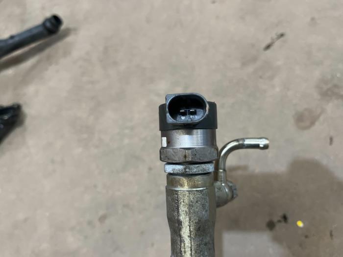 Bränsleinsprutningsmunstycke från en BMW 1 serie (E87/87N) 120d 16V 2006