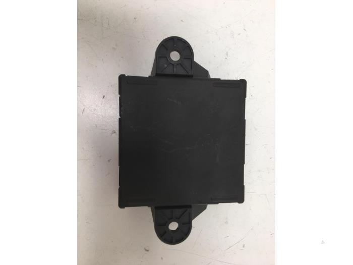 Deur module van een Mercedes-Benz C (W204) 2.2 C-200 CDI 16V 2008