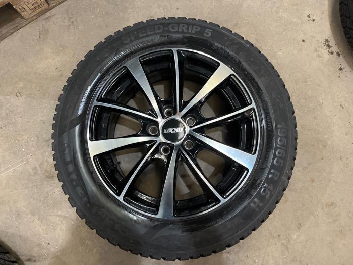 Zestaw felg sportowych + opony zimowe z Peugeot 308 SW (L4/L9/LC/LJ/LR) 1.6 16V THP 150 2018